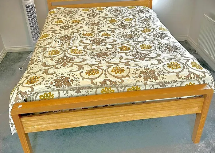 House - Sleeps 5 Private Parking & Pets Allowed Manchester