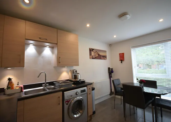 Feriehus Modern 3br With Garden And Parking Mcr *