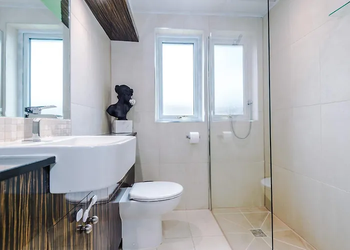 Ferienhaus Minutes To The Coop Live Arena & Etihad Stadium - Free Parking With Ev Charger *