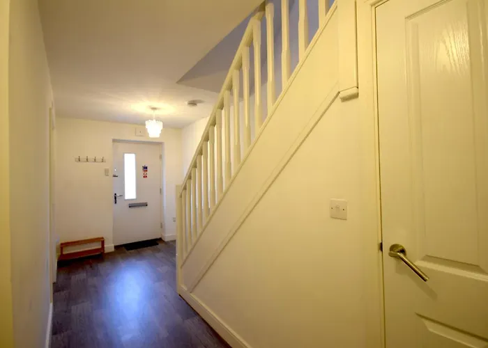 Feriehus Modern 3br With Garden And Parking Mcr