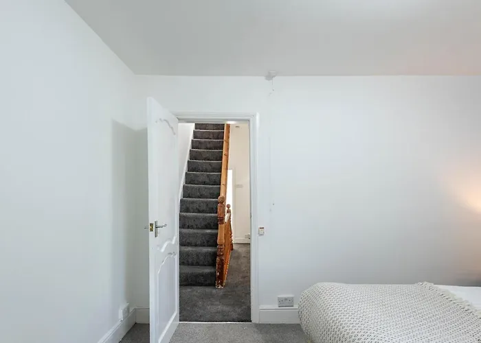 Spacious 3br Family With Big Garden * Manchester