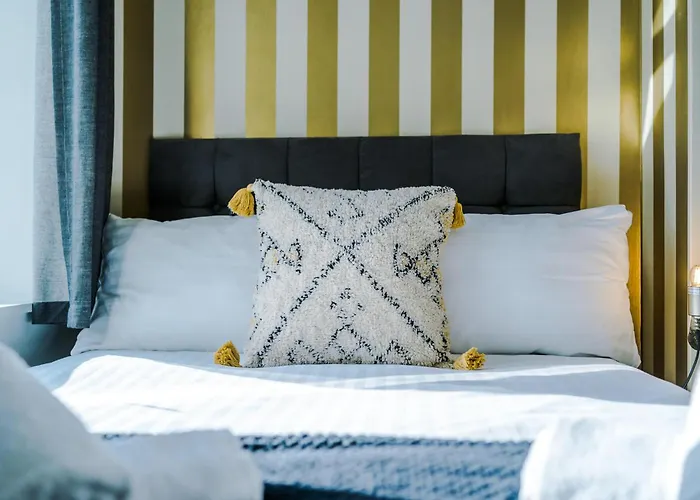 Spacious 4br With 3 Baths, Dom wakacyjny Manchester