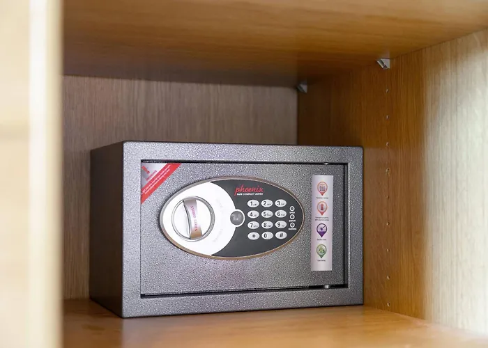 Bright And Cosy 3-bedroom Near - Free Parking - Sleeps 6 *