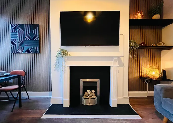 Stylish 5br 5ba In Salford Street Parking Дом отдыха