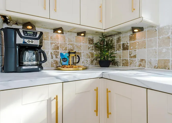 Spacious 4br With 3 Baths, *