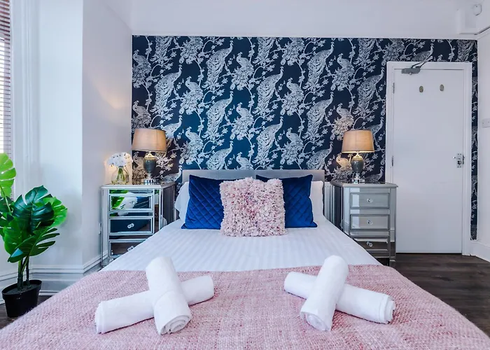 Spacious 4br With 3 Baths, Dom wakacyjny Manchester