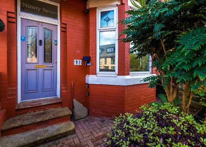 Dom wakacyjny Spacious 4br With 3 Baths, *