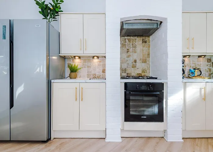 Spacious 4br With 3 Baths,