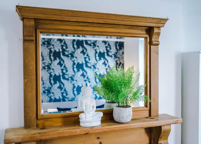 Spacious 4br With 3 Baths, Manchester