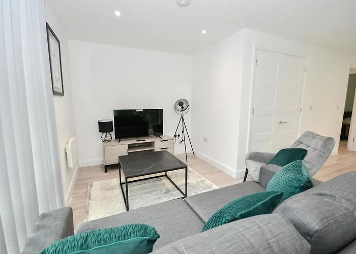 Appartement Modern 3br & 2ba With Free Parking, M4