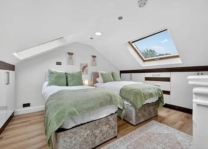 Four Bedroom House By Brookland Serviced Short Lets Salford With Free Wifi