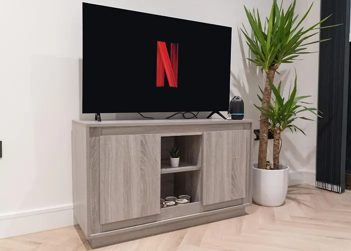 2 Bed Apartment, In The Heart Of Centre! 7 Mins Walk From Piccadilly Station! *