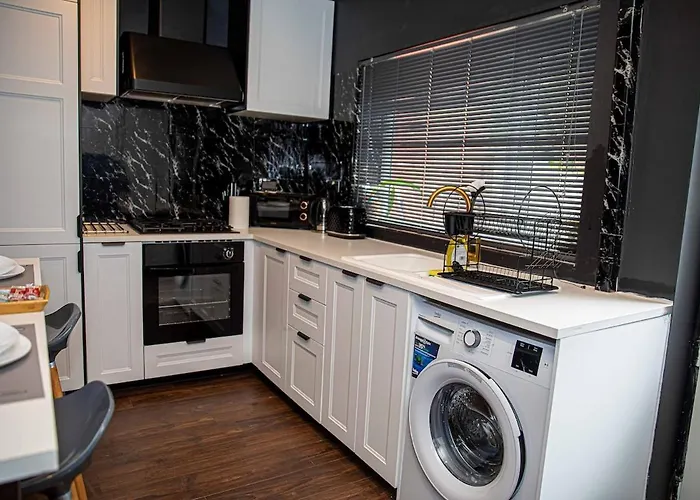 Apartment 2br In Near Etihad Stadium With Parking