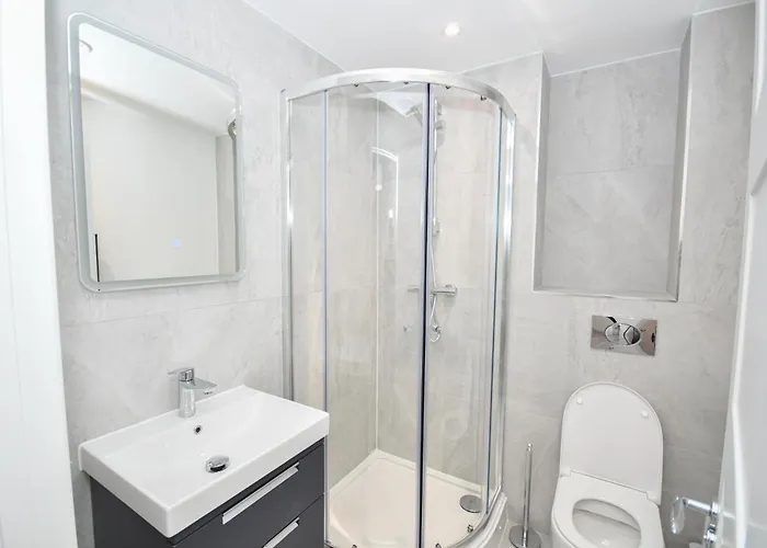 Appartement Modern 3br & 2ba With Free Parking, M4