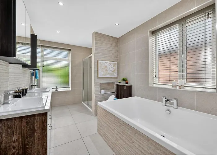 Four Bedroom House By Brookland Serviced Short Lets Salford With Free Wifi