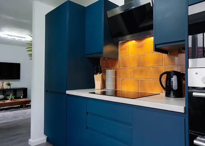 Sleek 2Br Near Centre - Sleeps 6 - Parking