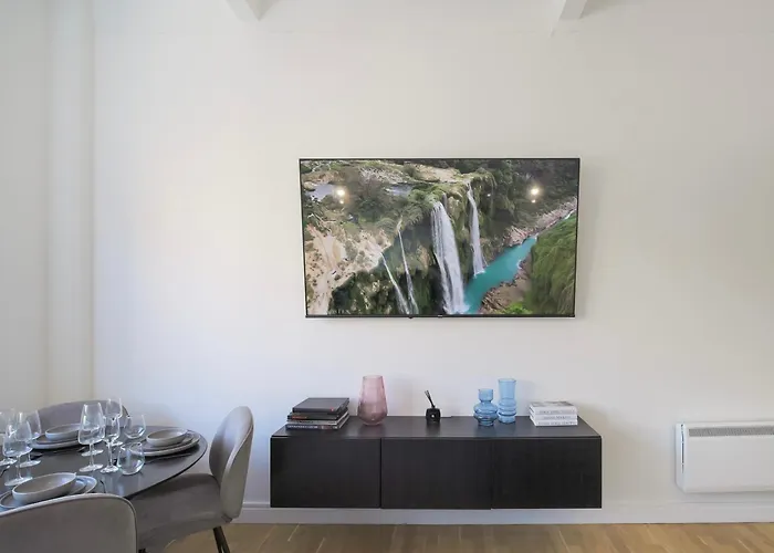 Apartman Large Centre Stylish And Spacious