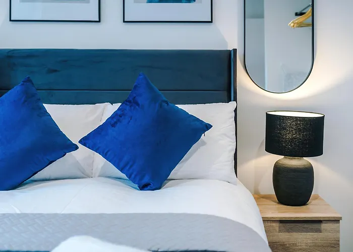 Stylish 1bed Fast Wi-fi Easy Access To *