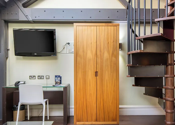 Roomzzz Apart-hotel 4*