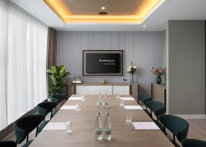 By Marriott Piccadilly فندق