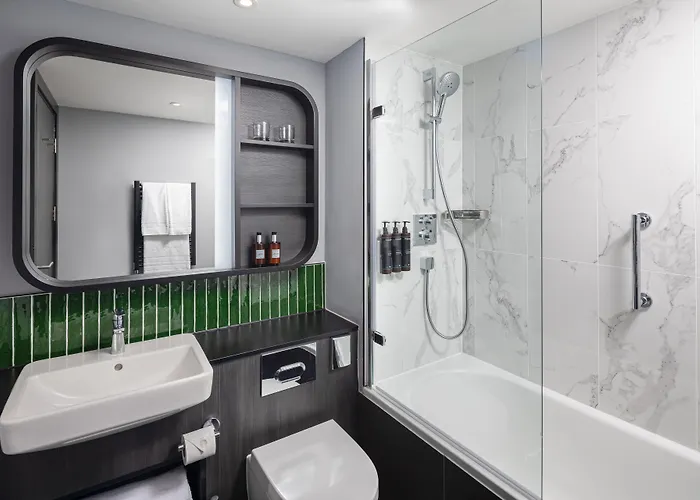 By Marriott Piccadilly فندق مانشستر