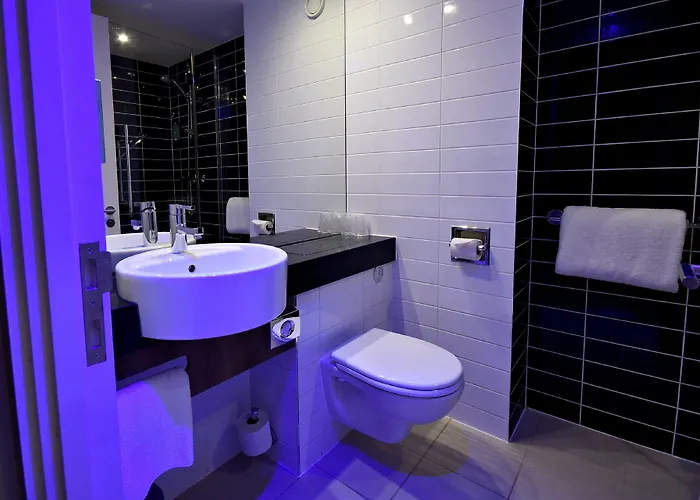 Express Centre Arena By Ihg Hotel 3*