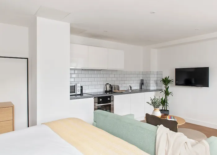 Cove Minshull Street 4*