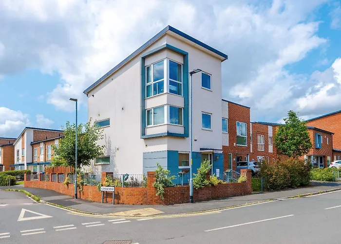 Prázdninový dům Large Townhouse By The Etihad & Coop Live Arena With Free Parking