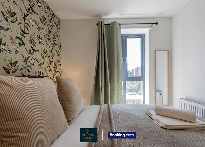 Luxury Retreat For 10 Short Lets & Serviced With Hot Tub And Spacious Garden Сasa de vacaciones *