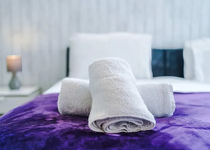 Large Townhouse By The Etihad & Coop Live Arena With Free Parking Prázdninový dům Manchester