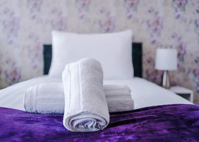 Large Townhouse By The Etihad & Coop Live Arena With Free Parking