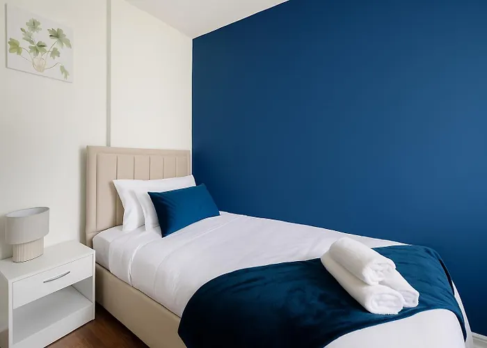 Сasa de vacaciones Modern 2 Bedroom House With Parking *