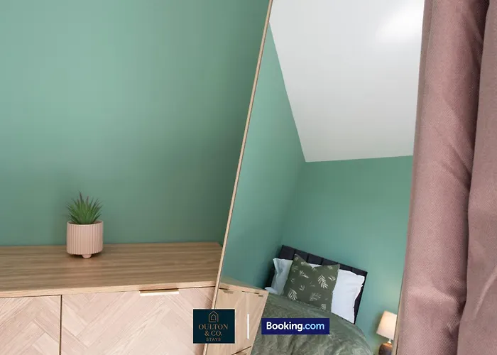 Luxury Retreat For 10 Short Lets & Serviced With Hot Tub And Spacious Garden Сasa de vacaciones