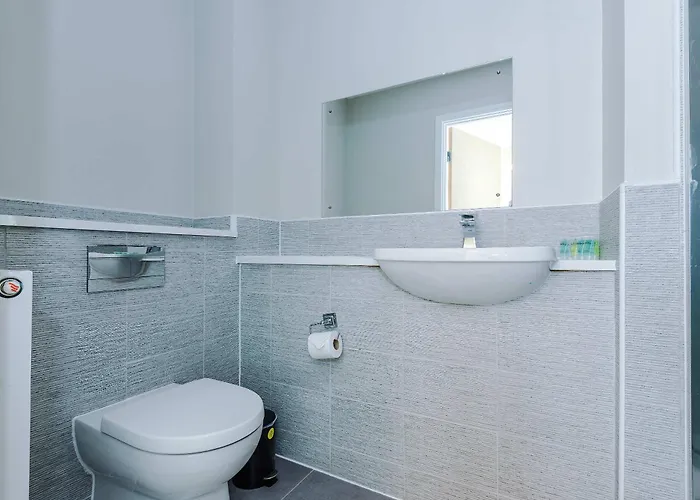 Large Townhouse By The Etihad & Coop Live Arena With Free Parking Prázdninový dům