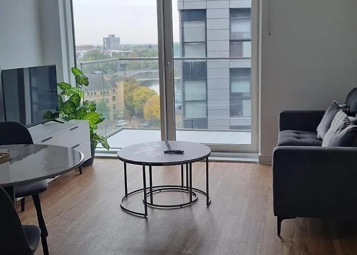 Апартаменты Penthouse Height Flat, View Balcony, Quiet, Free Wifi, Gym & Minimalistic *