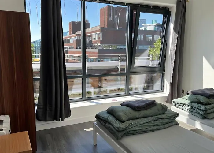 2-bed Sleeps 5 - Free Parking - Balcony Lejlighed