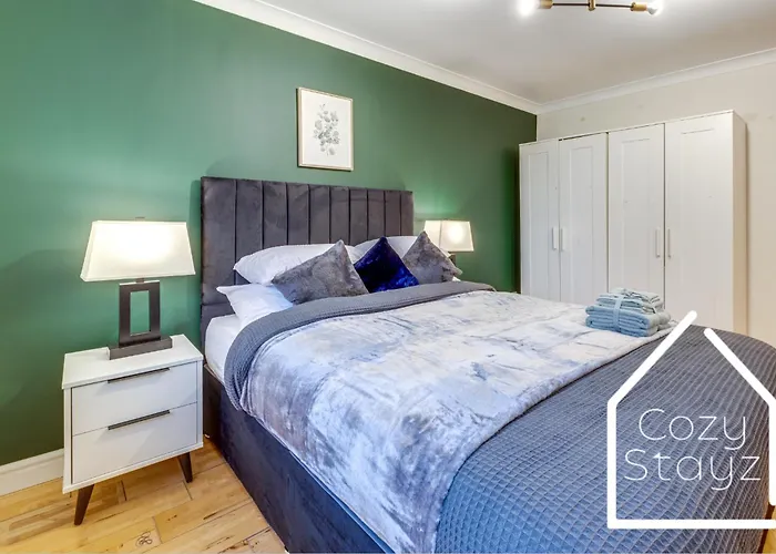 펜션 Spacious 4 Bedroom House With Pool Table And Pac-man Games In The Centre 맨체스터