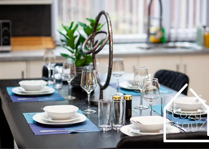 Spacious 4 Bedroom House With Pool Table And Pac-man Games In The Centre 펜션 맨체스터