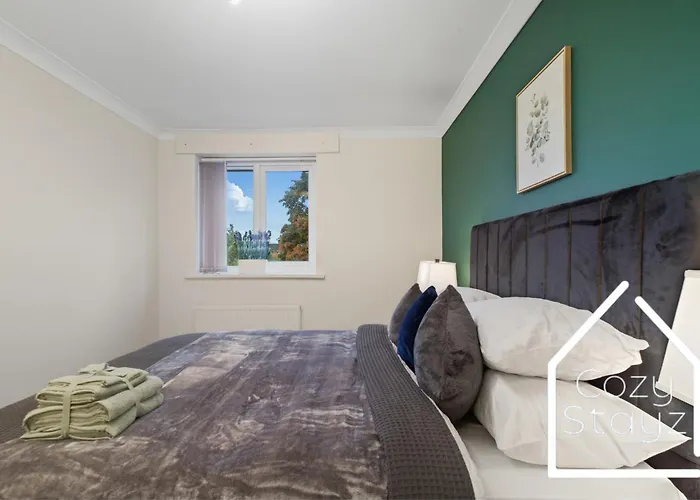 Spacious 4 Bedroom House With Pool Table And Pac-man Games In The Centre