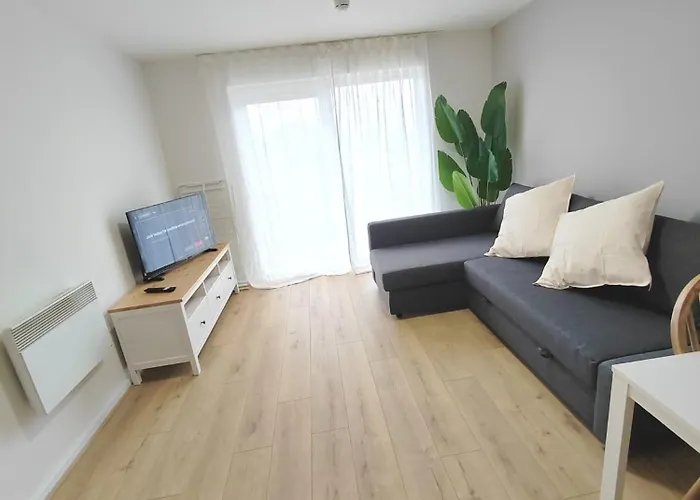 Modern 2 Bedroom Flat Close To Center Camp Street 아파트 *