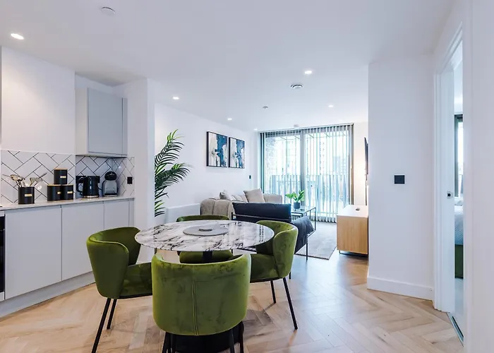 Stylish 2 Bed 2 Bath In