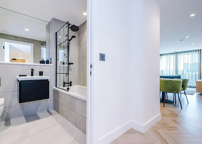 아파트 Stylish 2 Bed 2 Bath In