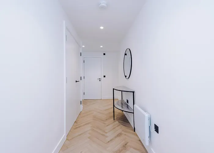 Stylish 2 Bed 2 Bath In 아파트