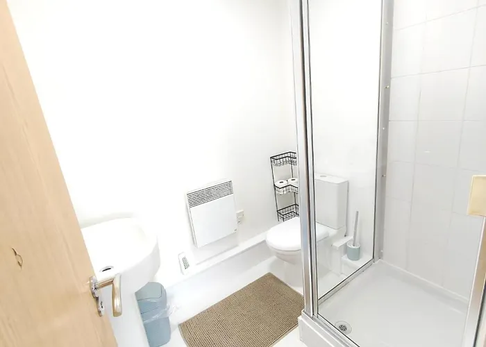 아파트 Modern 2 Bedroom Flat Close To Center Camp Street