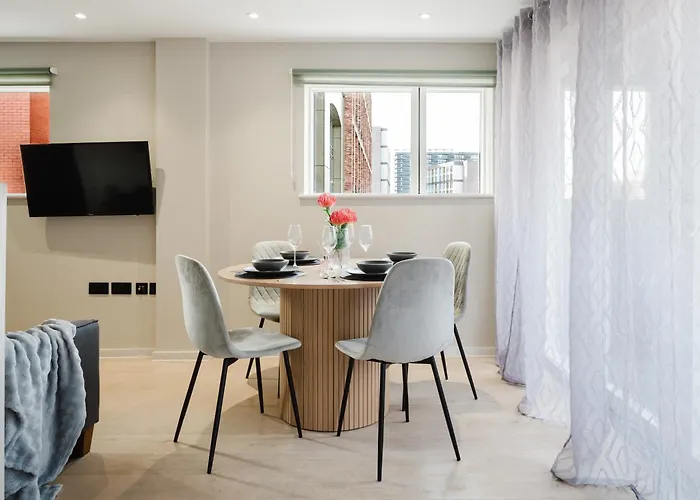 2 Bed Modern Flat, Castlefield, Citycentre, Parking, Self-checkin, Sleeps 4, Balcony, Wifi, Views 맨체스터