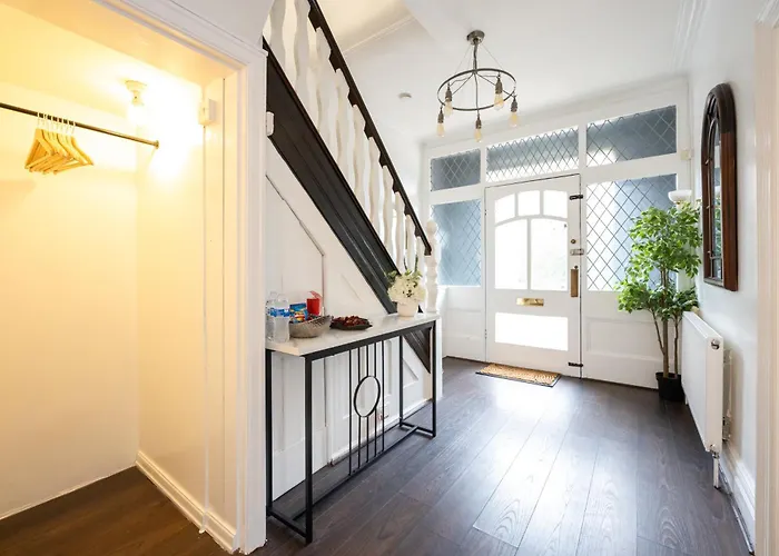 Modern 4 Bedroom Victorian Private Detached Close To *