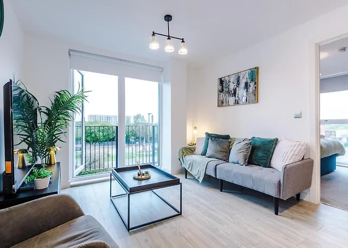 Centre, Salford Luxury *