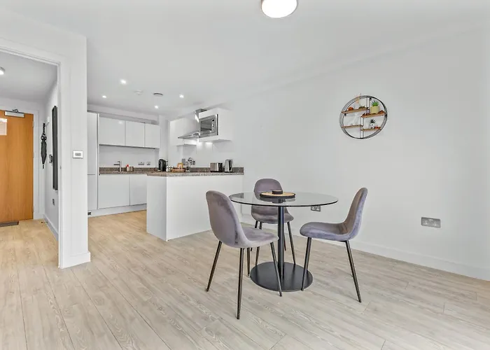 Modern 2br Urban Nest In Salford, For 4 아파트