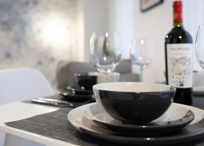 Spacious - - Piccadilly - Local Attractions - Parking *