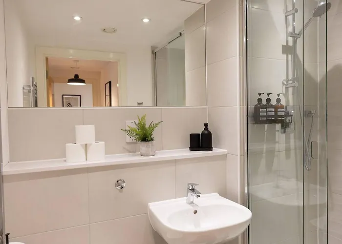 Spacious - - Piccadilly - Local Attractions - Parking Apartment Manchester